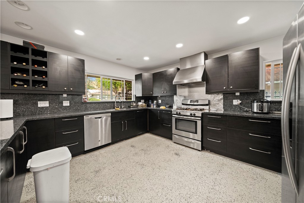 1454 Ameluxen Avenue