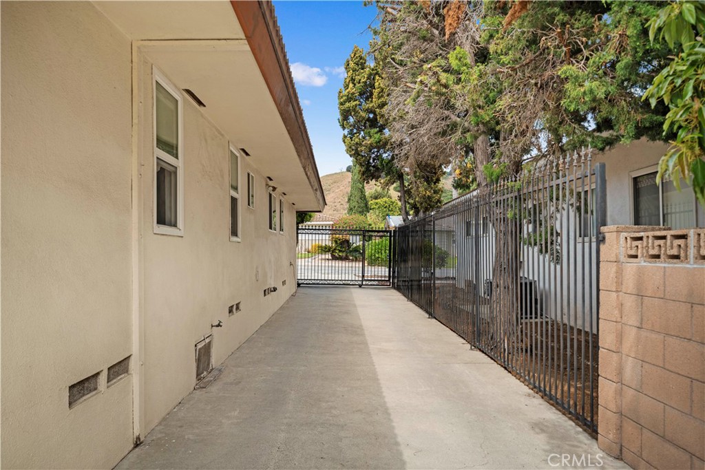 1454 Ameluxen Avenue