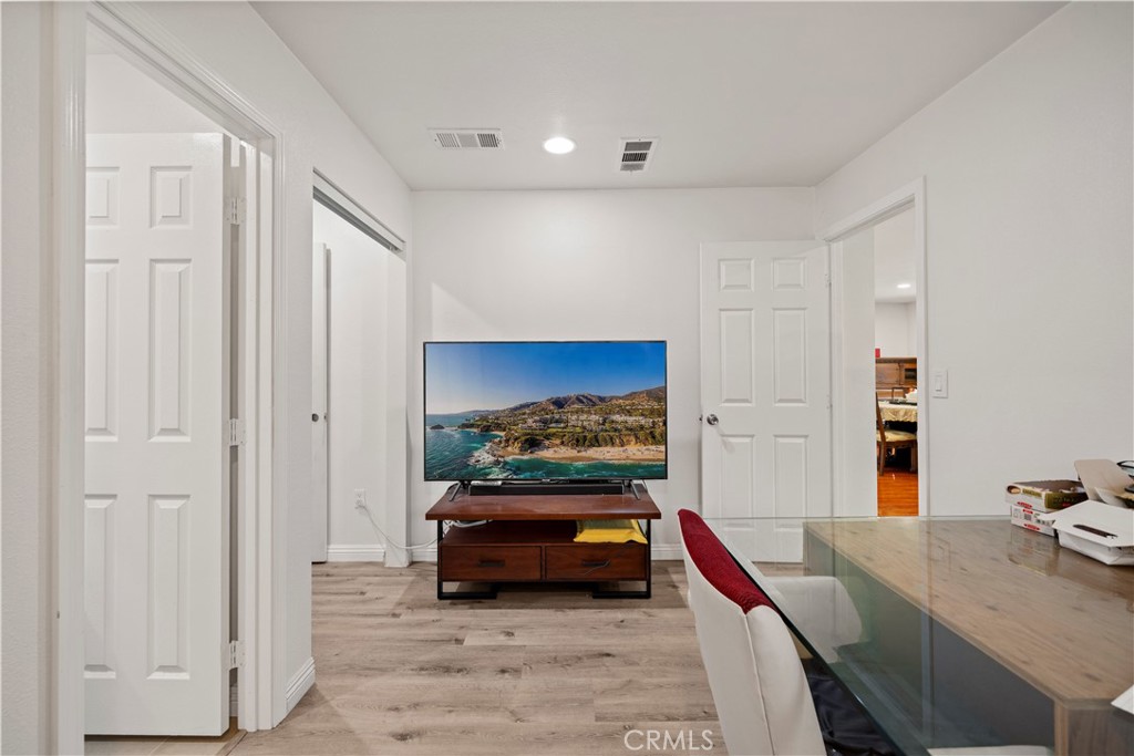 1454 Ameluxen Avenue