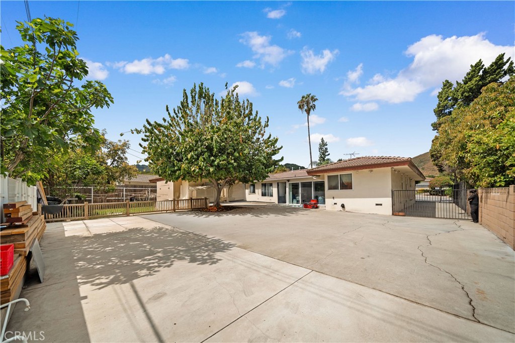 1454 Ameluxen Avenue