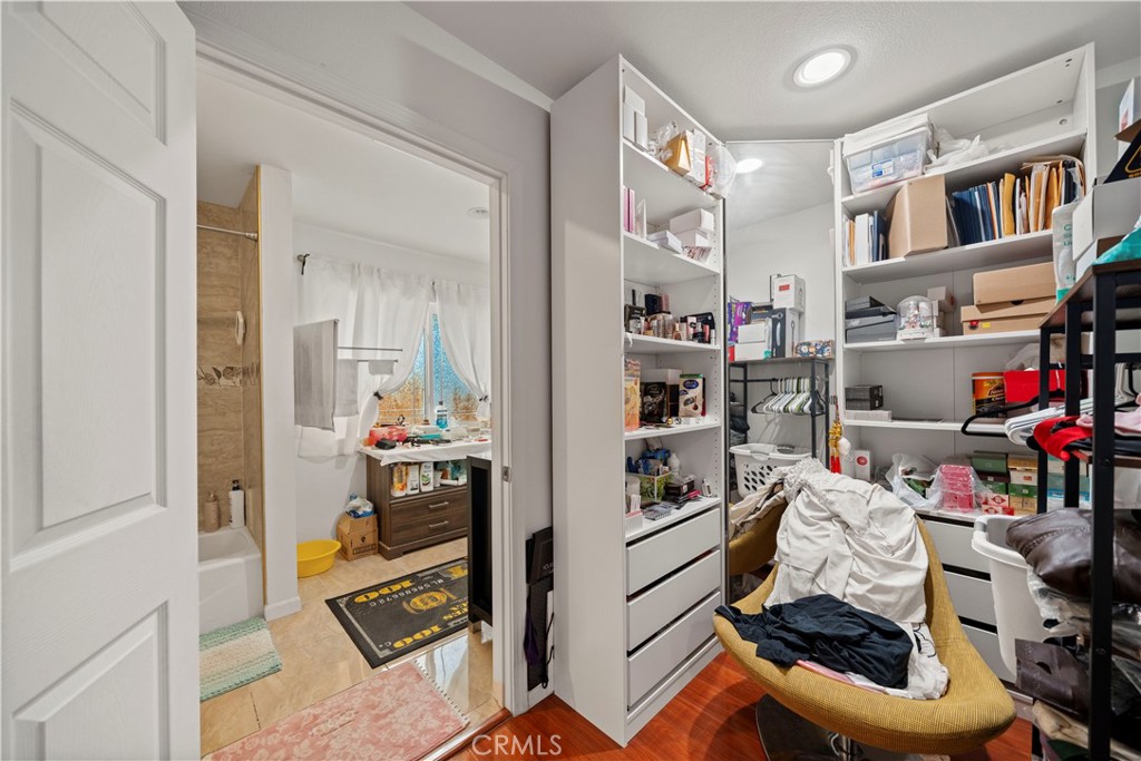 1454 Ameluxen Avenue