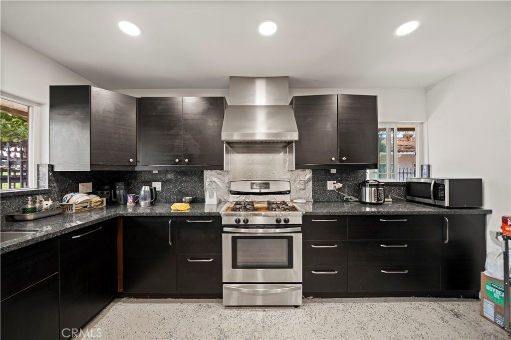 1454 Ameluxen Avenue