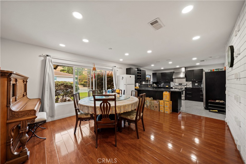 1454 Ameluxen Avenue