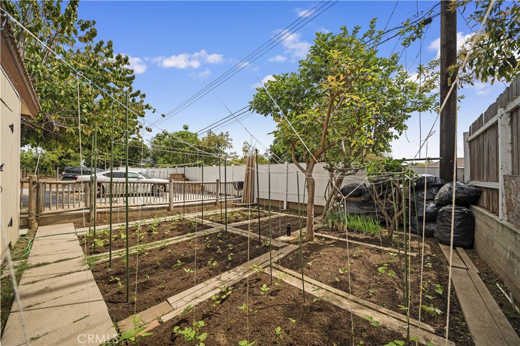 1454 Ameluxen Avenue