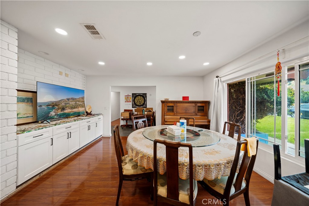 1454 Ameluxen Avenue