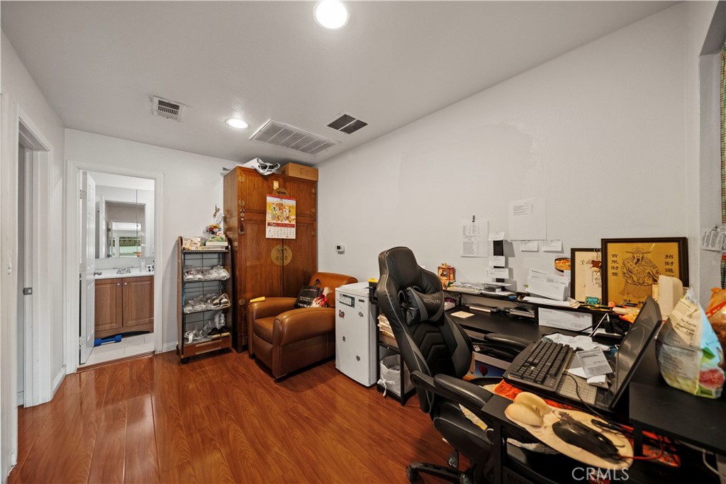 1454 Ameluxen Avenue