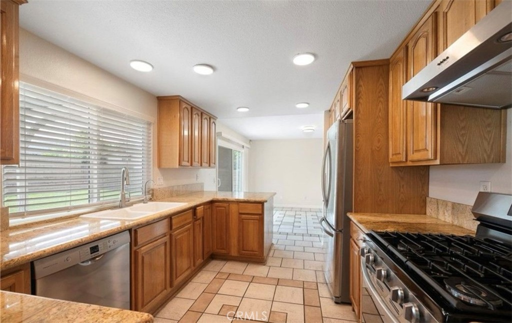 2631 S Cucamonga