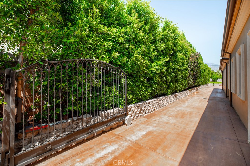 481 W Live Oak Avenue