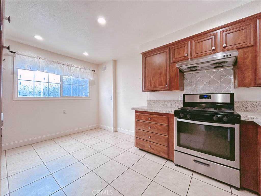 942 Barbara Ln