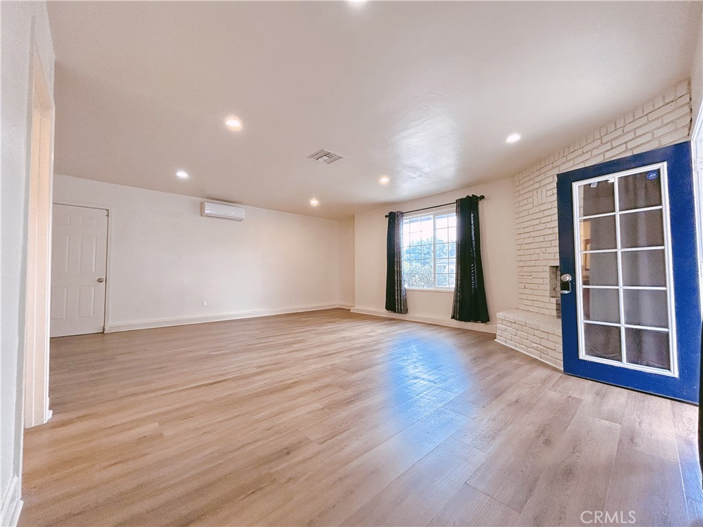 942 Barbara Ln