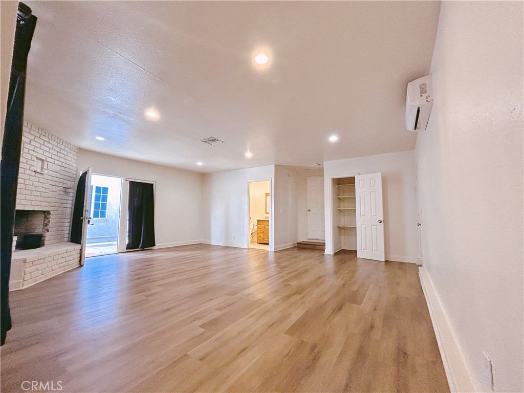 942 Barbara Ln