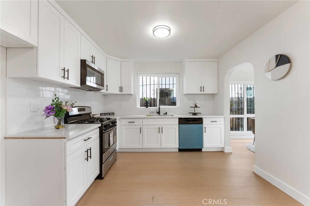940 W 73rd
