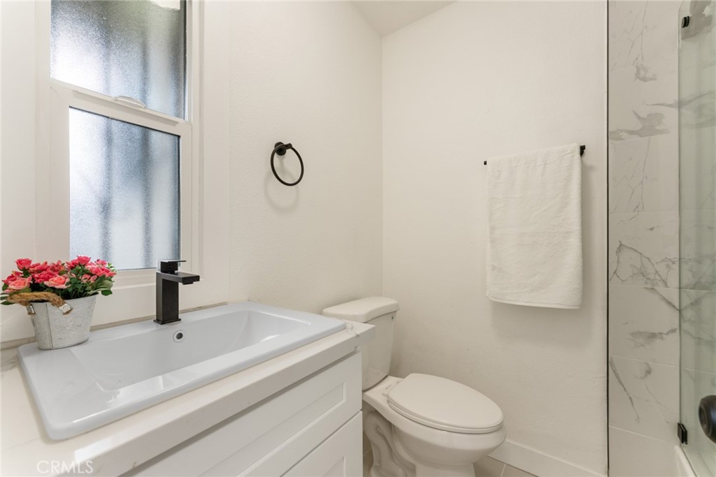 940 W 73rd