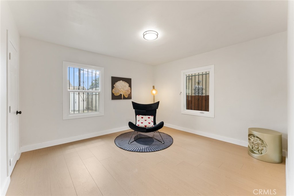940 W 73rd