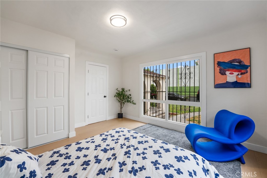 940 W 73rd