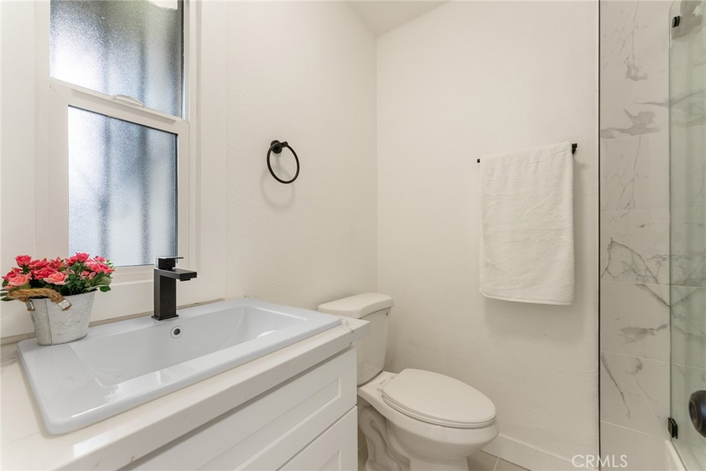 940 W 73rd