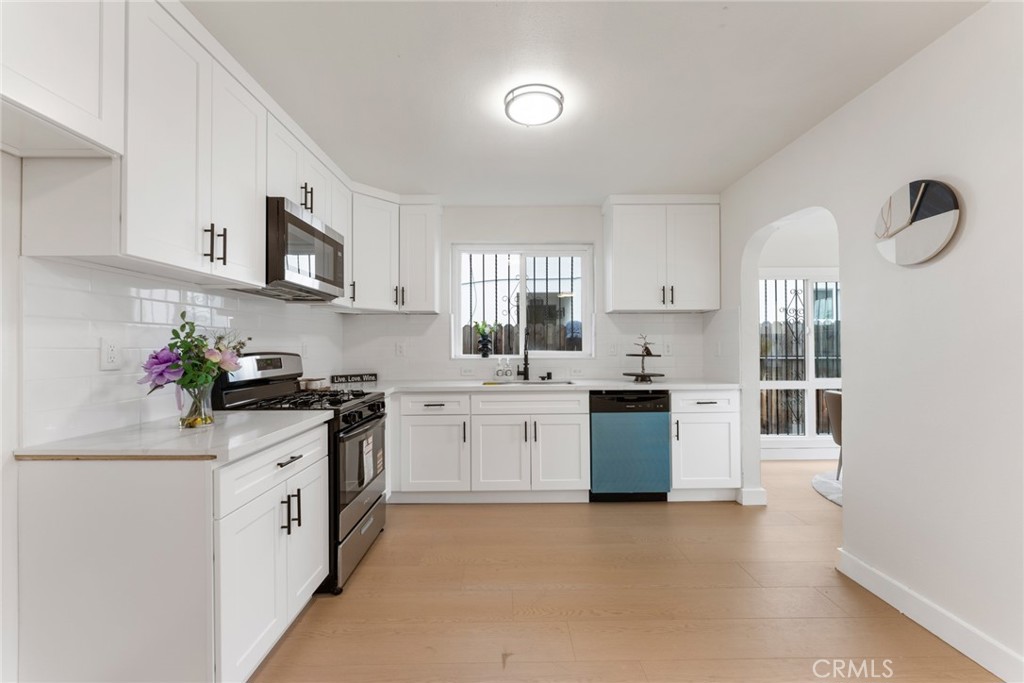 940 W 73rd