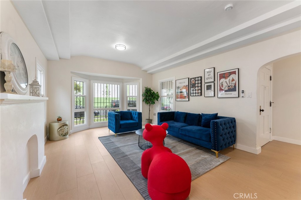 940 W 73rd