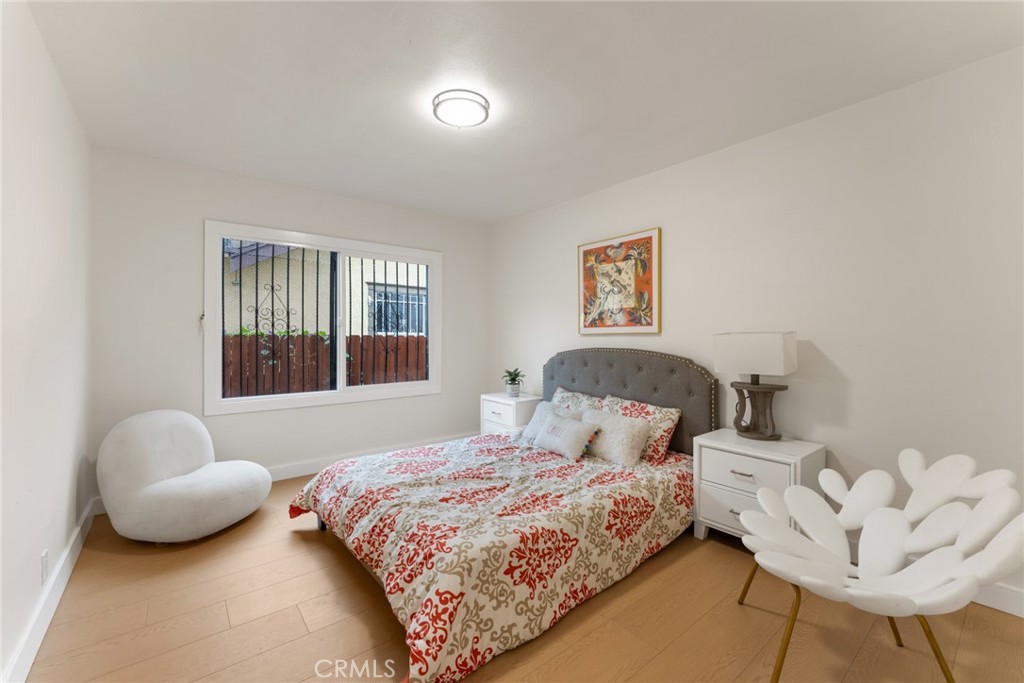 940 W 73rd
