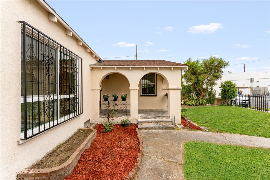 940 W 73rd