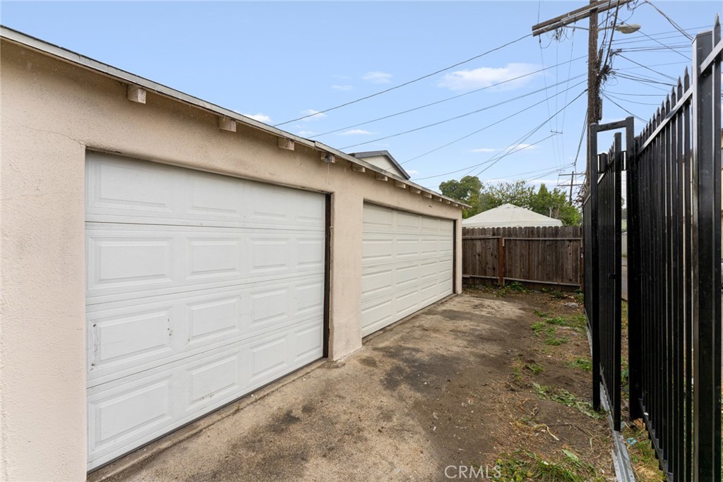 940 W 73rd
