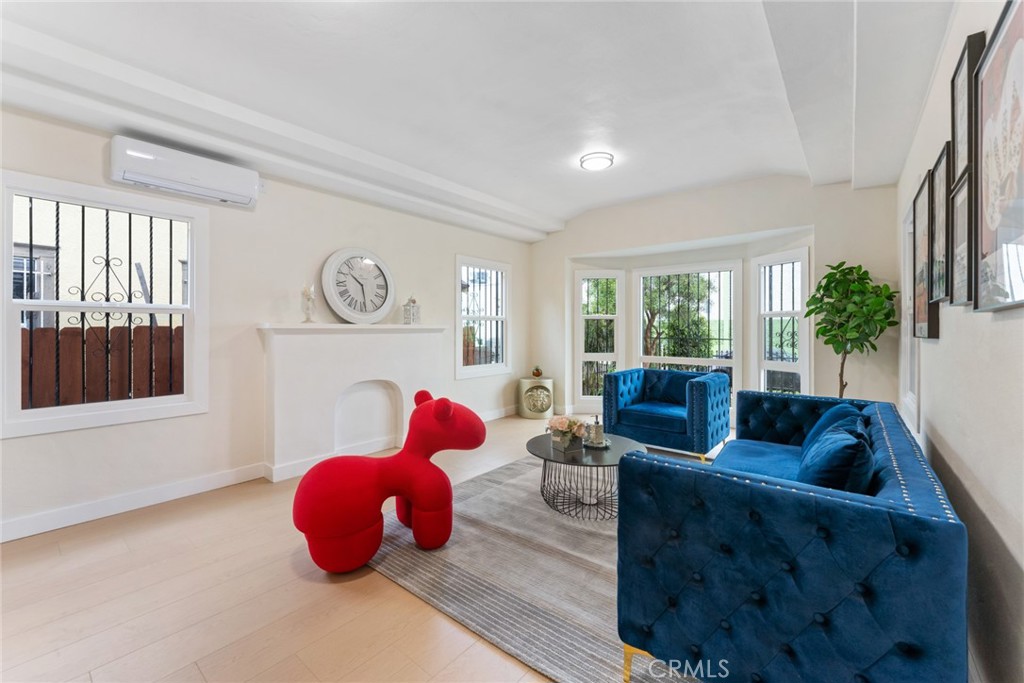 940 W 73rd