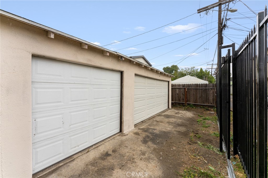 940 W 73rd