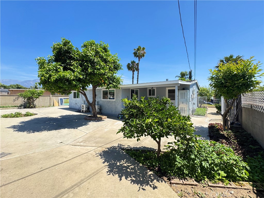 437 N Begonia