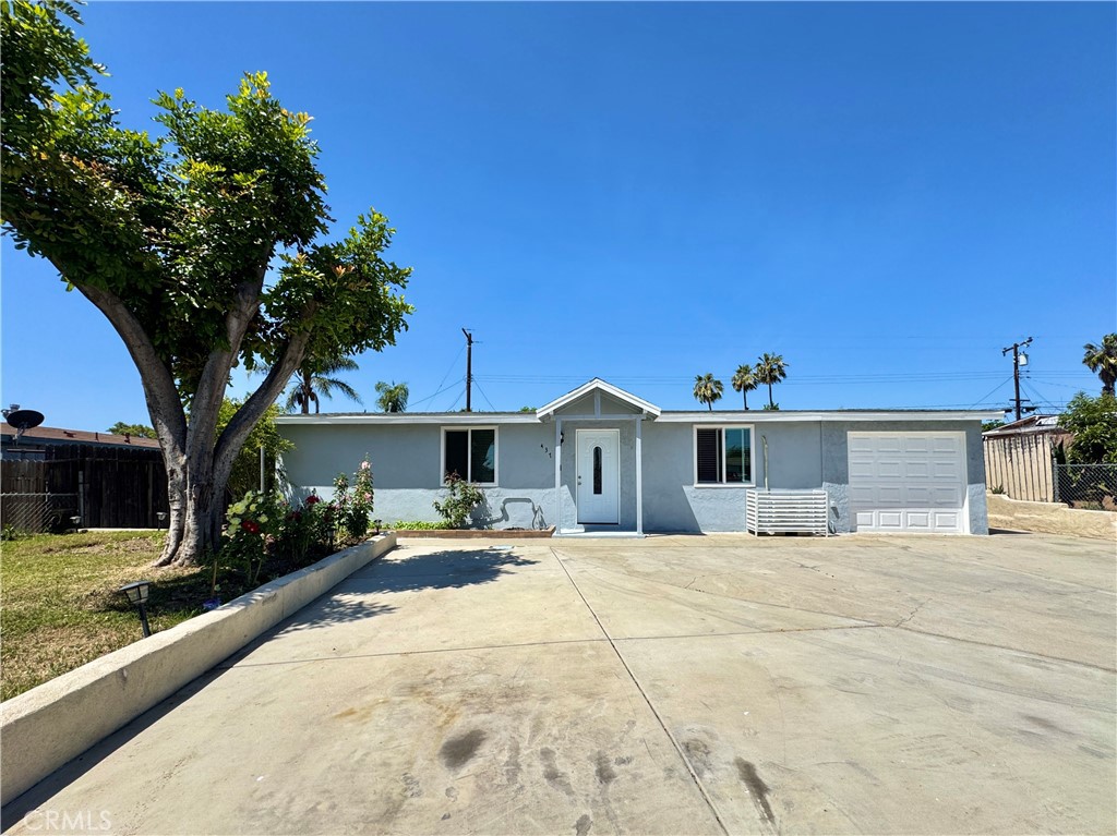 437 N Begonia