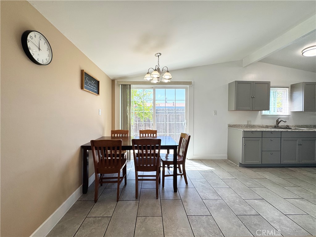 437 N Begonia