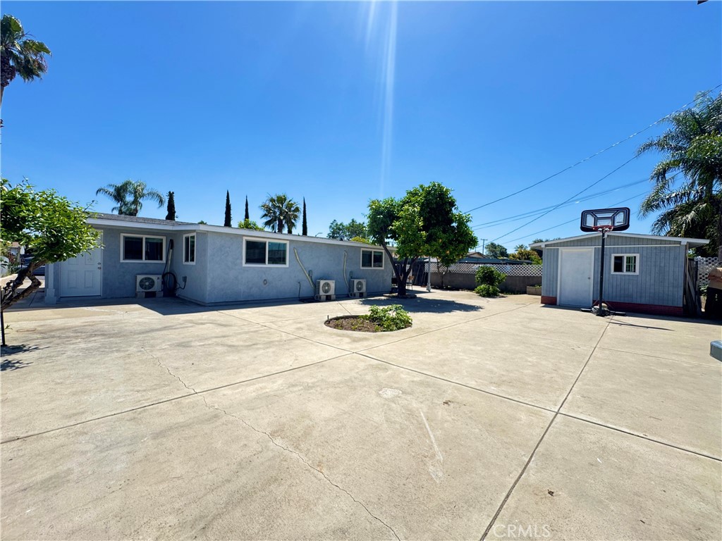 437 N Begonia