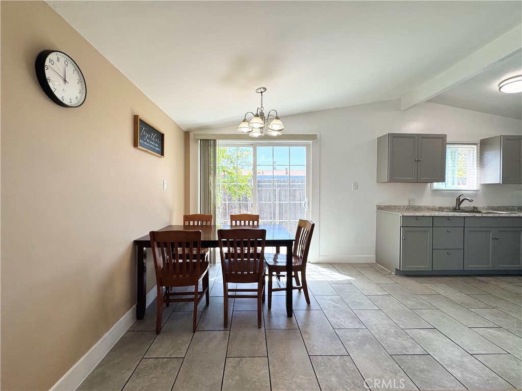 437 N Begonia