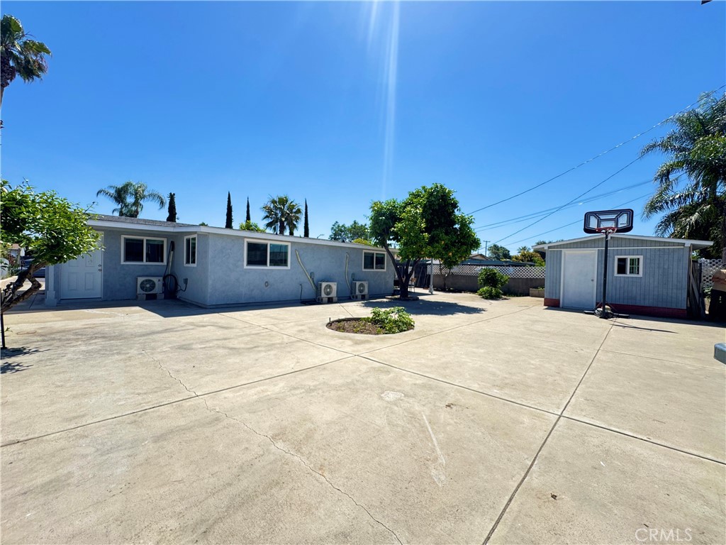 437 N Begonia
