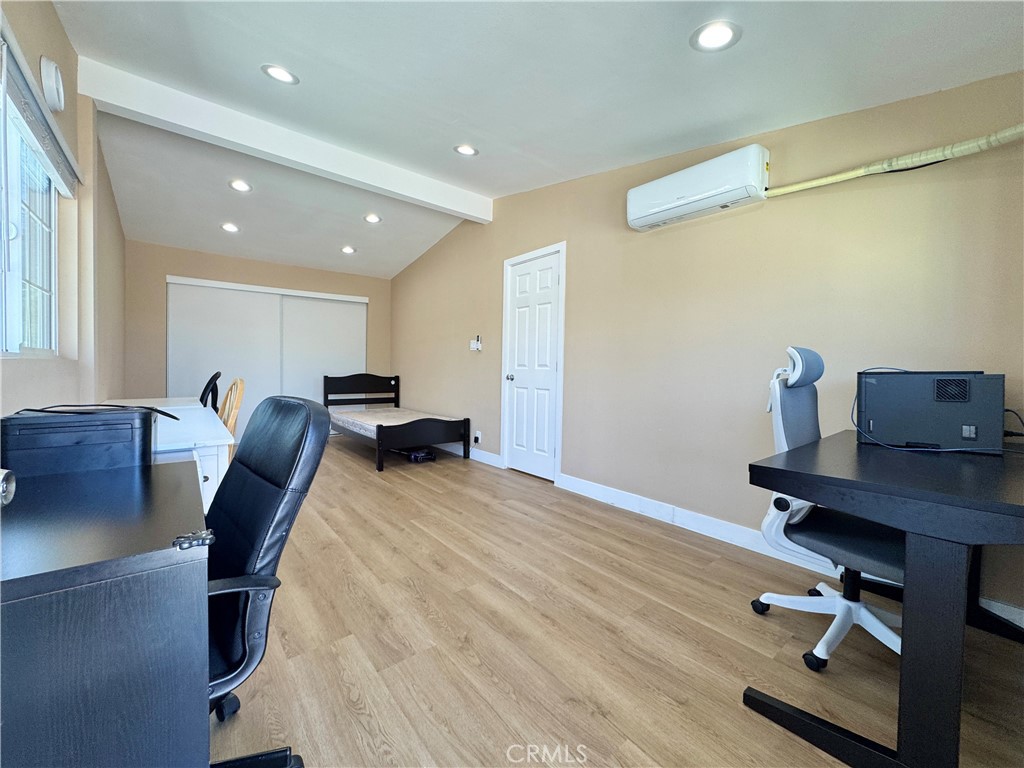 437 N Begonia