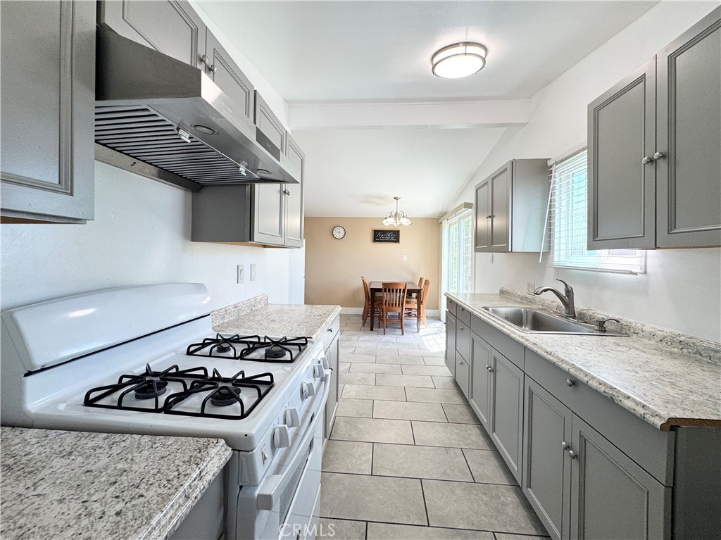 437 N Begonia