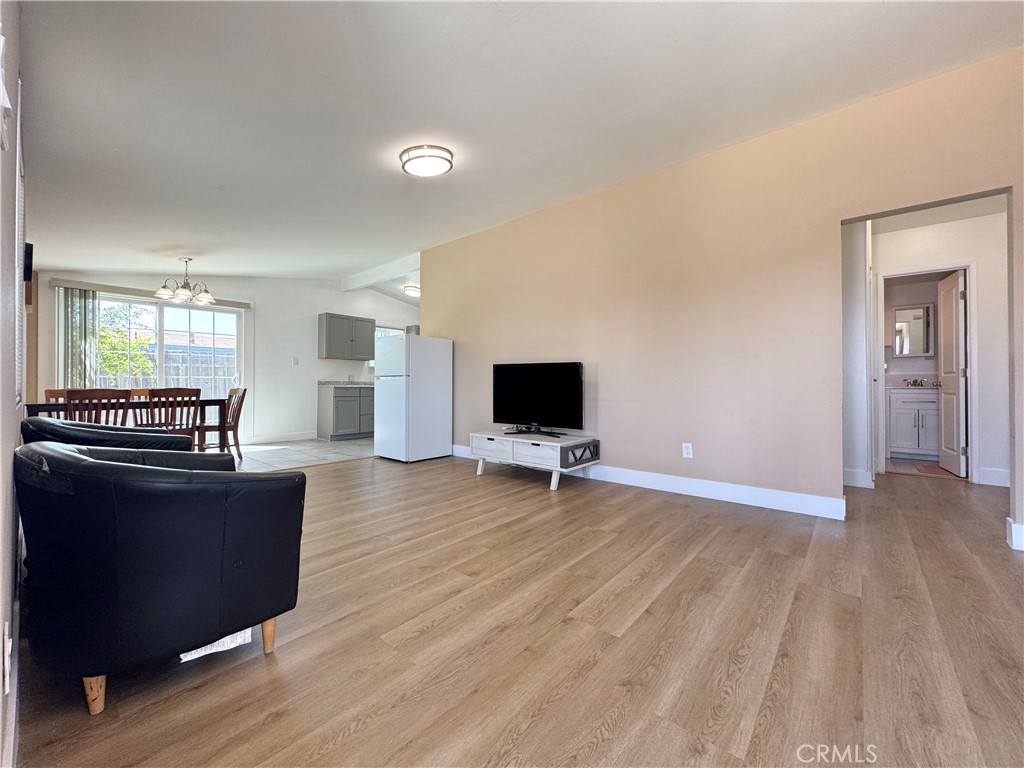 437 N Begonia