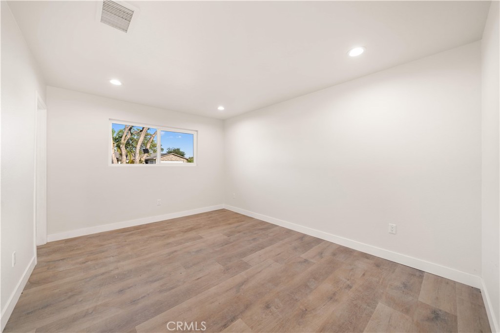 8646 Tamarind Avenue