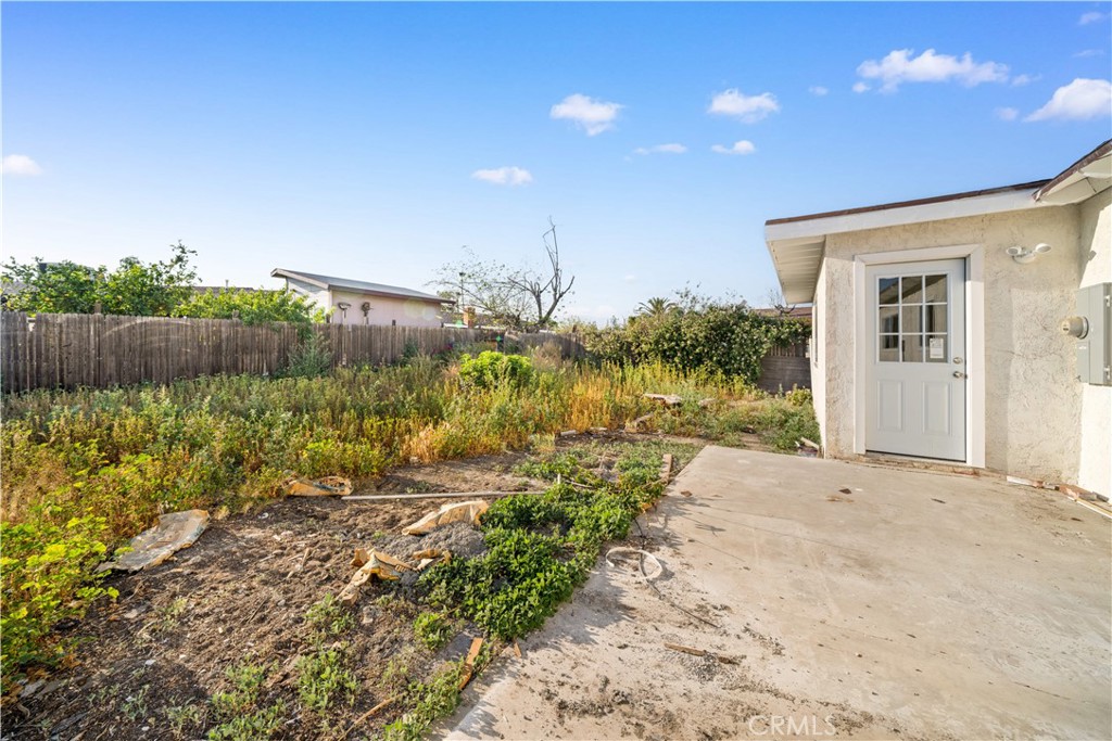 8646 Tamarind Avenue