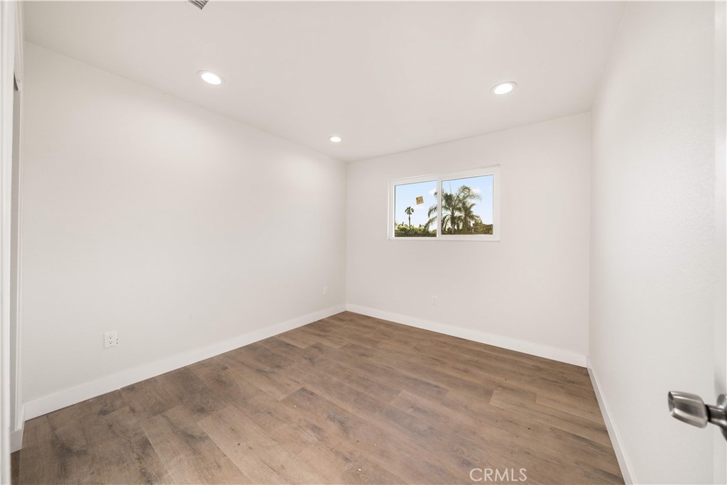 8646 Tamarind Avenue