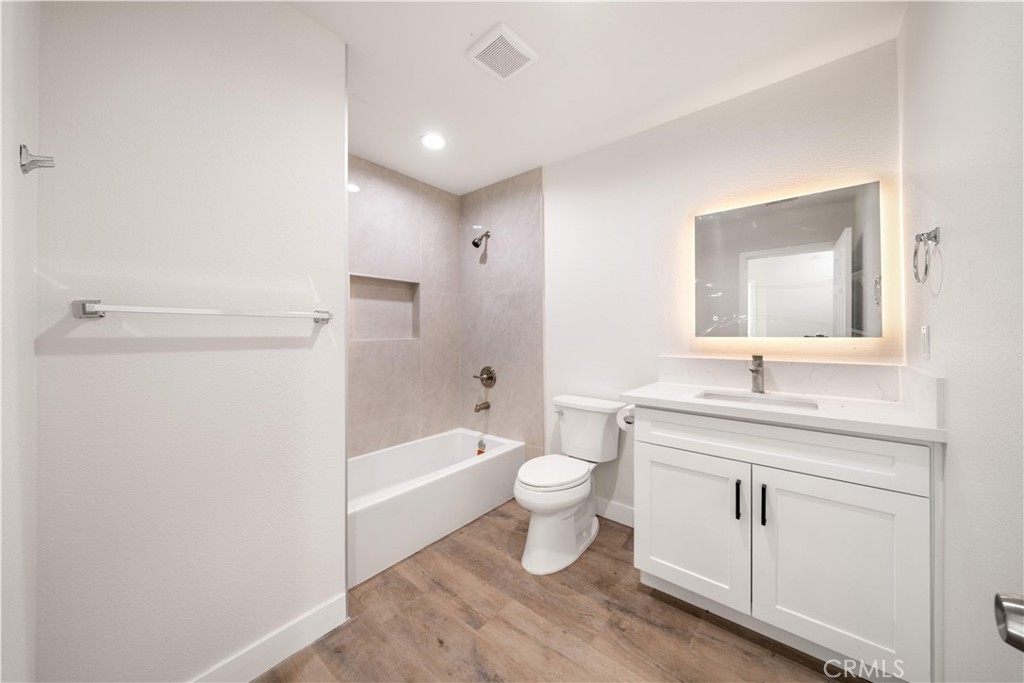 8646 Tamarind Avenue