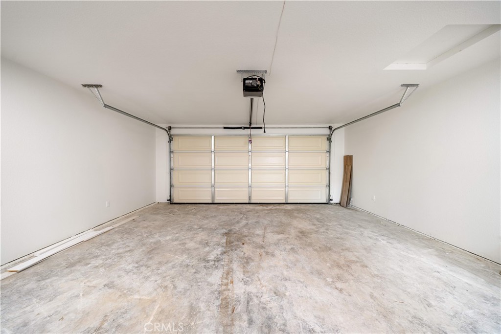 8646 Tamarind Avenue