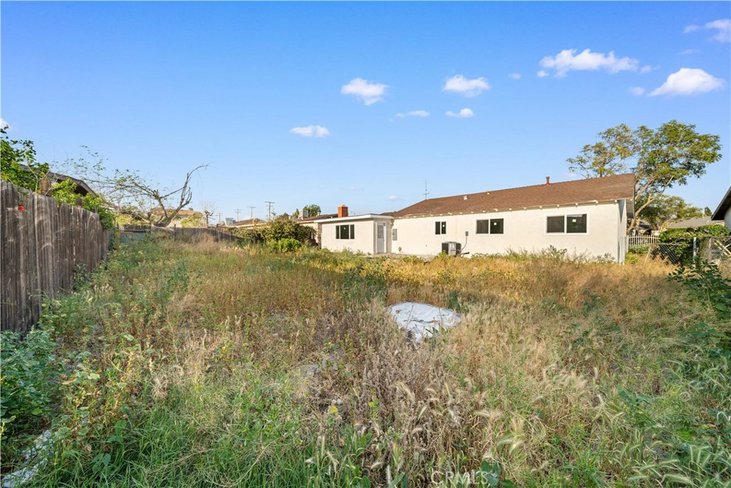 8646 Tamarind Avenue