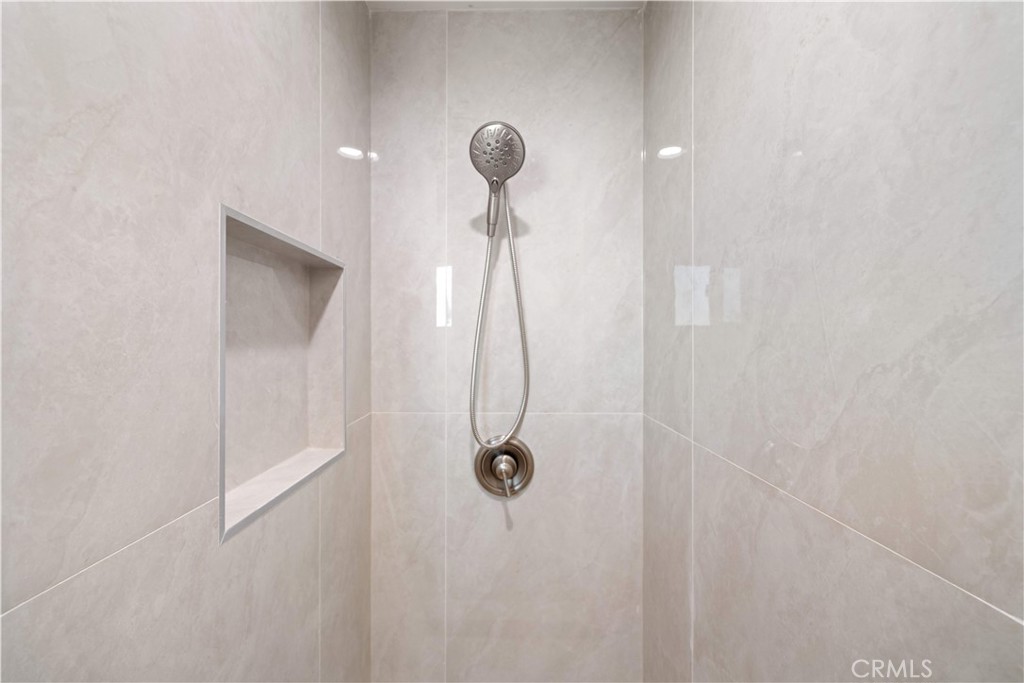 8646 Tamarind Avenue