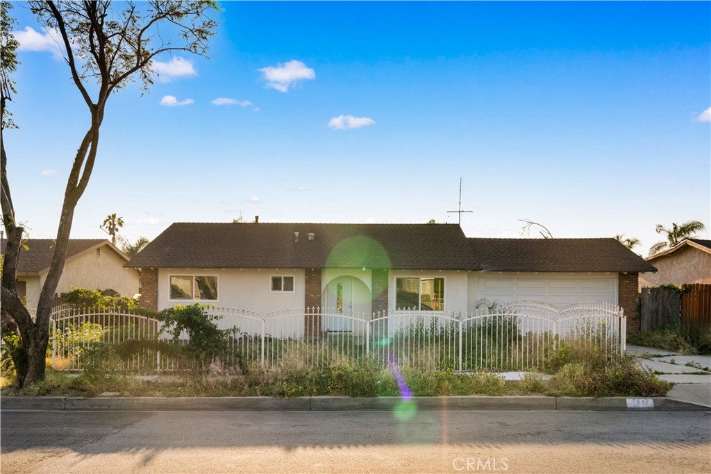 8646 Tamarind Avenue