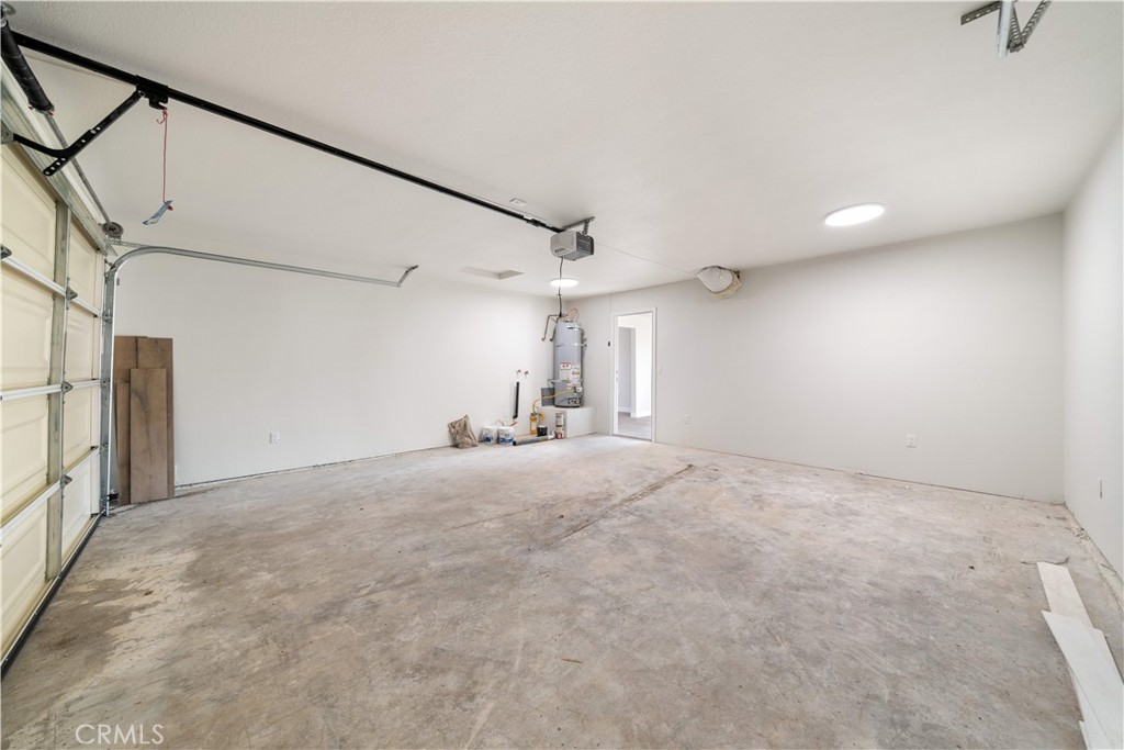 8646 Tamarind Avenue