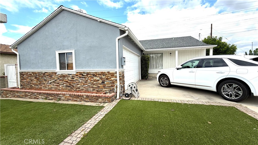 537 N Orah Avenue