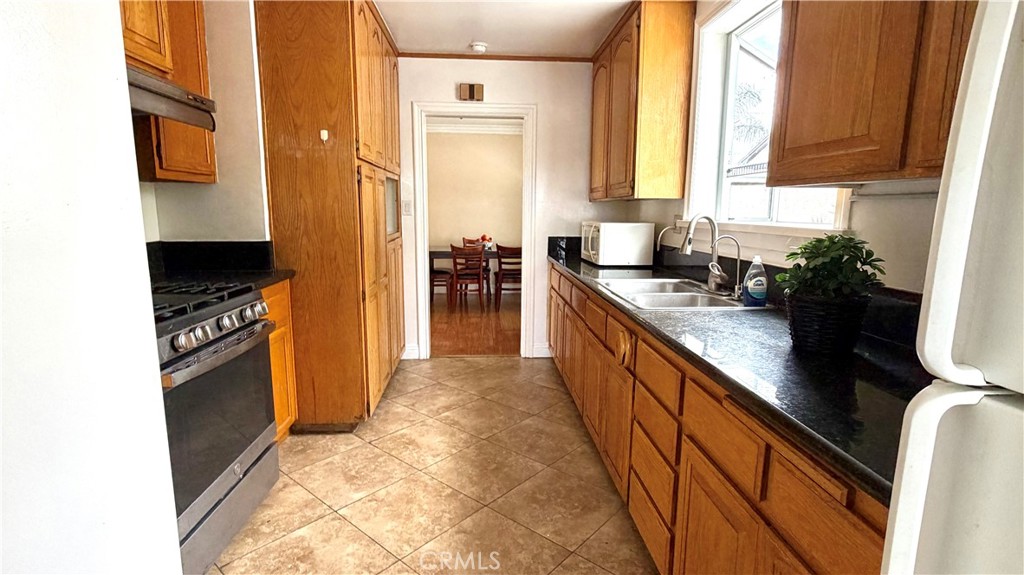 537 N Orah Avenue
