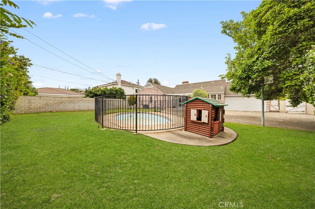 2233 S 4th
