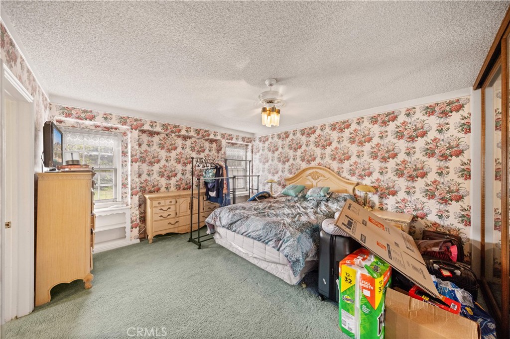 2233 S 4th