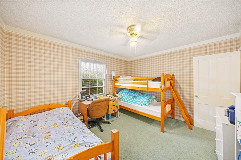 2233 S 4th